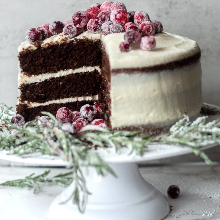 Gâteau aux épices au chocolat avec glaçage au fromage à la crème