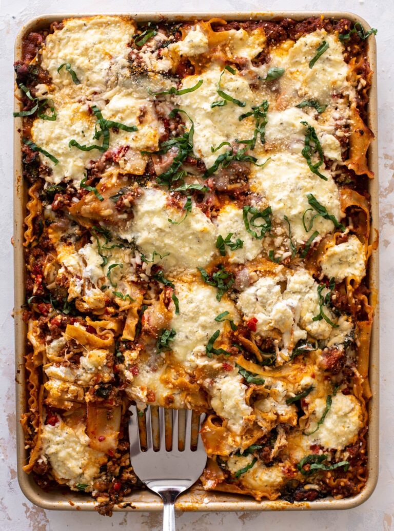 Lasagne sur plaque aux épinards et poivrons rouges rôtis