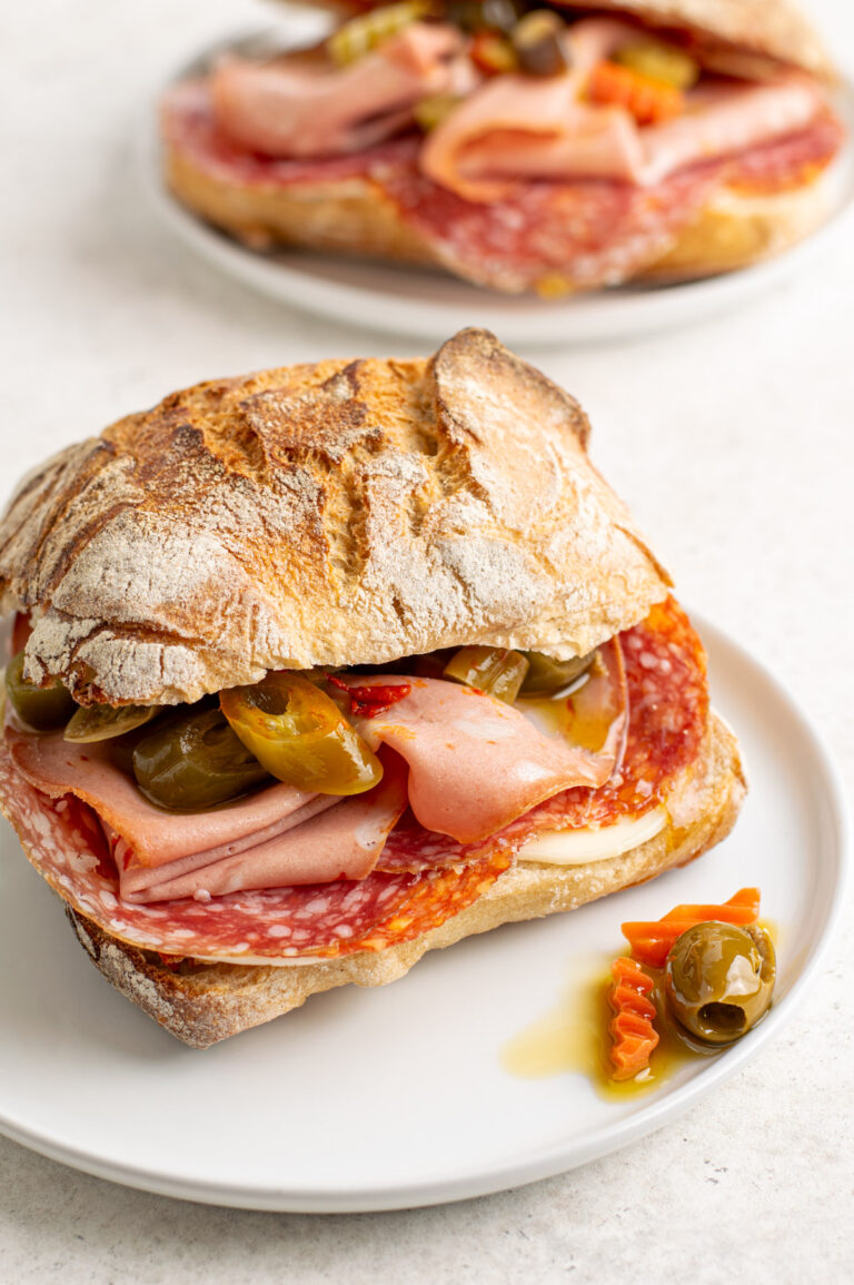 Panino de charcuterie italienne épicée