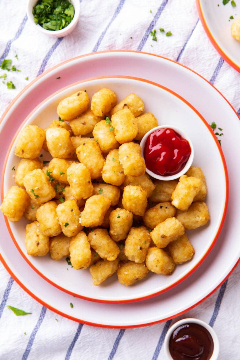 Tater Tots surgelés dans une friteuse à air