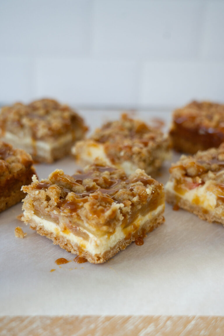 Barres de cheesecake aux pommes et au caramel | Une cuisine généreuse