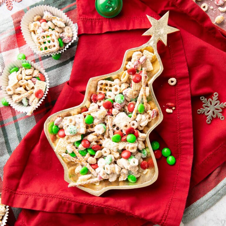Chow de Noël aux rennes – Beaming Baker