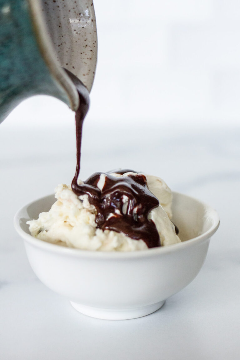 Sauce au fudge chaud à cinq ingrédients