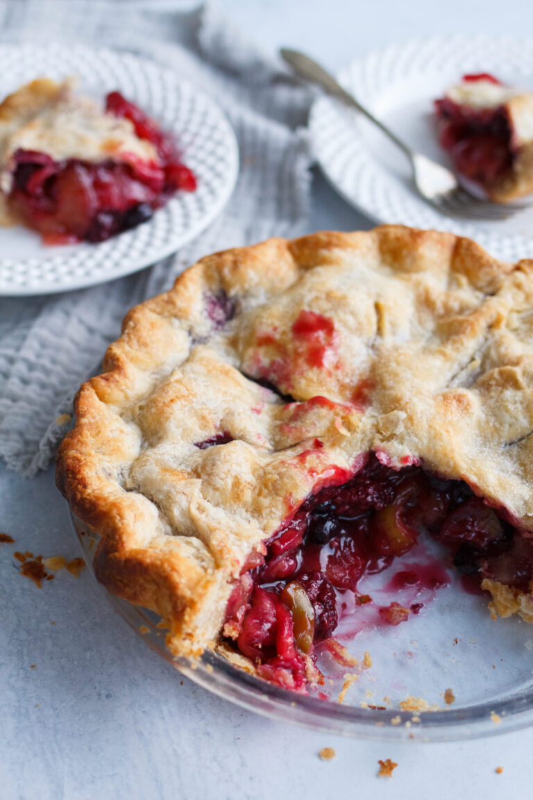 Tarte aux pommes et aux baies fraîches