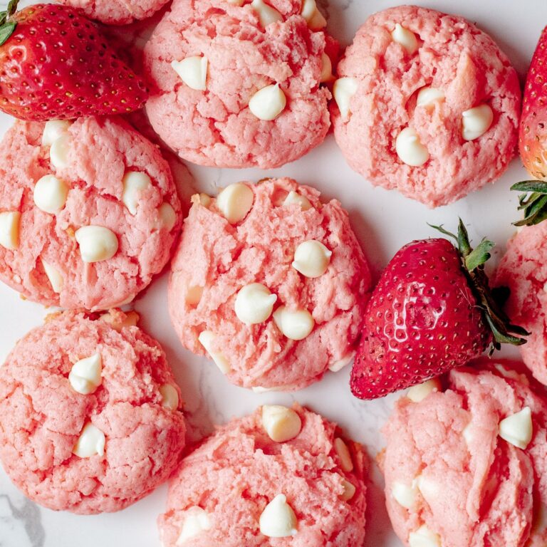 Biscuits au cheesecake aux fraises du mélange de gâteaux
