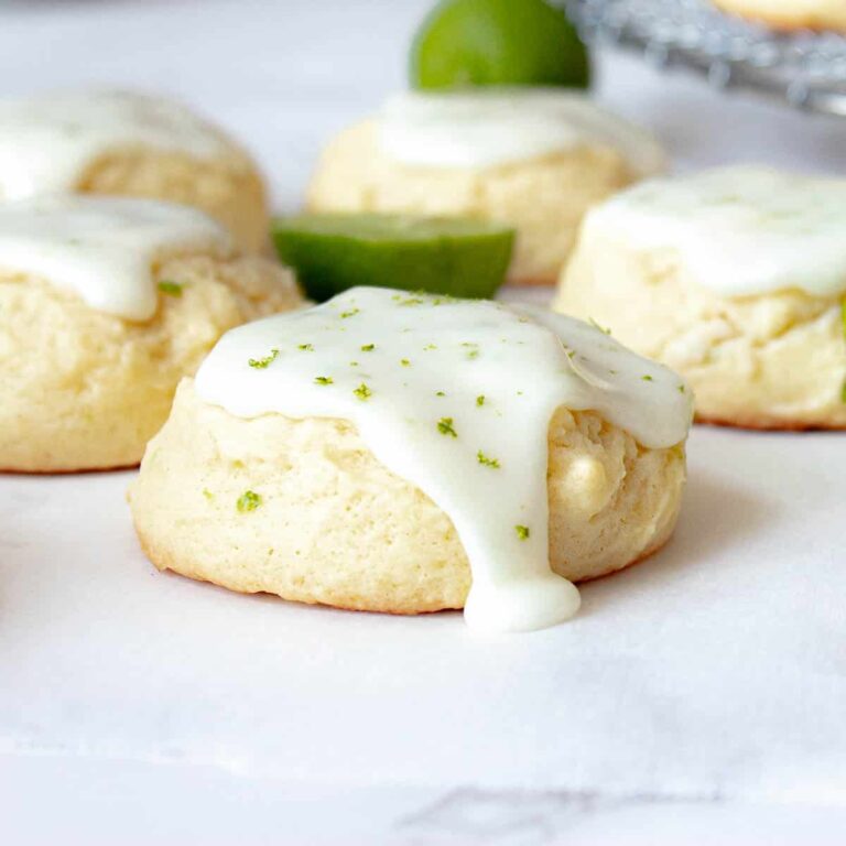Cookies clés au citron vert – doux et moelleux avec un glaçage à chaux clé!