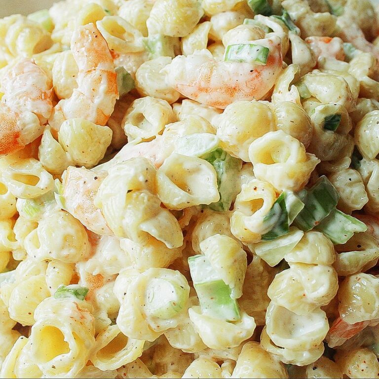 Salade de macaroni aux crevettes avec des épices cajun – si facile!