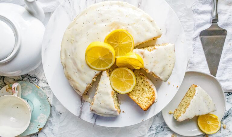 Gâteau de lavande Earl Grey avec glaçage au miel-citron